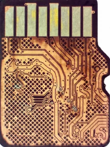 Nahaufnahme des technischen Aufbaus der microSD-Karte