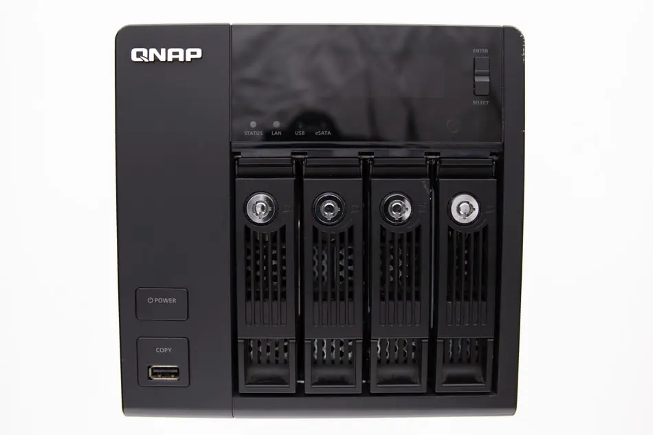 Schwarz QNAP TS-439 Pro II+ 4-Disk SATA NAS 2xGbE im weißen Hintergrund